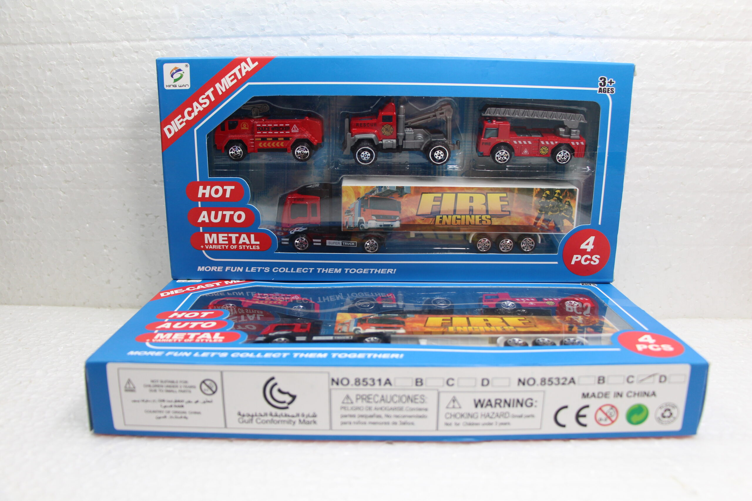 DIE CAST FIRE FIGHTER CAR 8532C..
