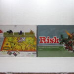 RISK GAME SET  0111..